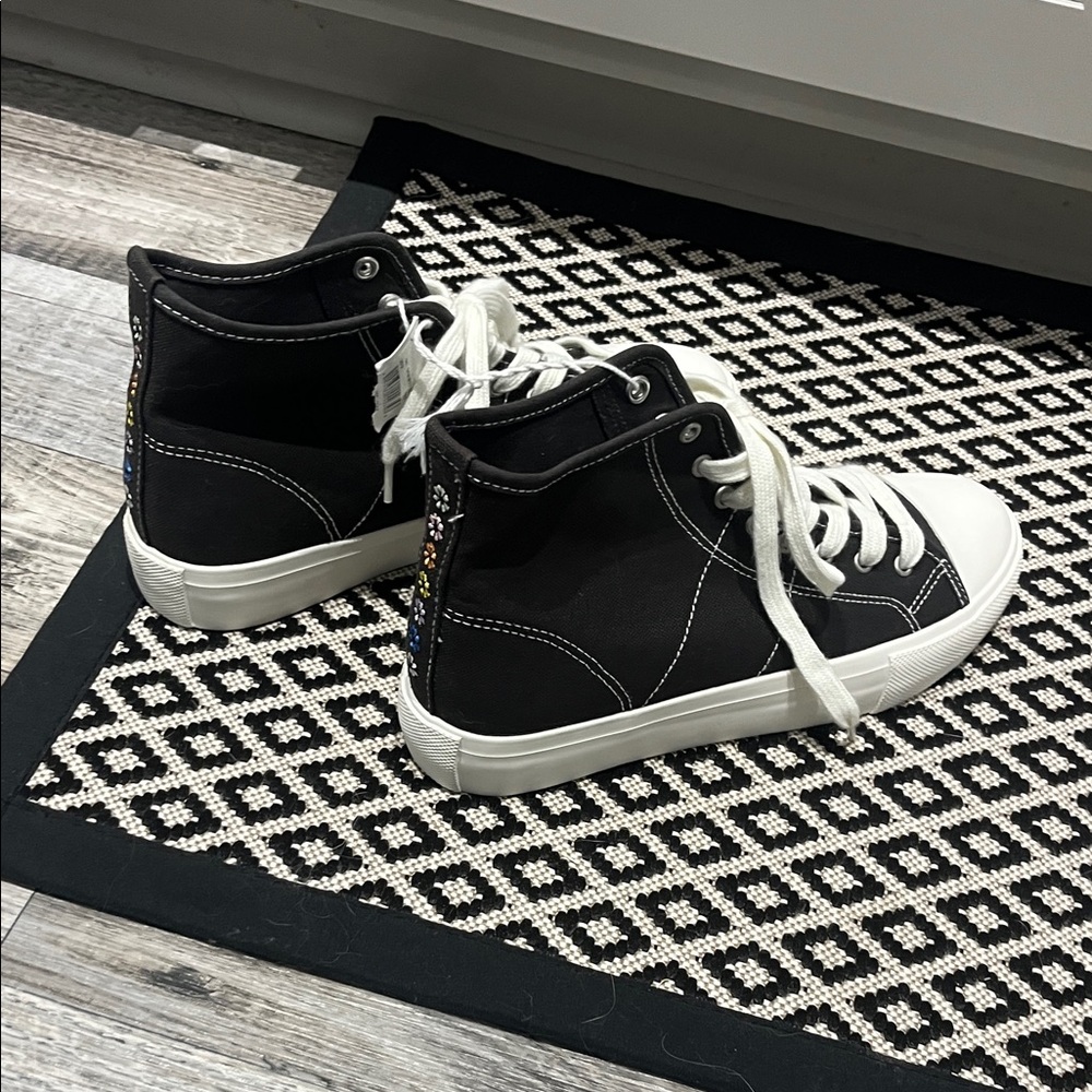NWT American Eagle High-Top Canvas Sneakers in Black with White Trim and flowers
